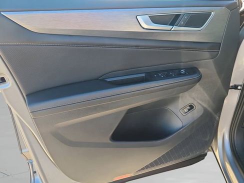 Used 2024 Volkswagen Atlas Cross Sport SE image 19