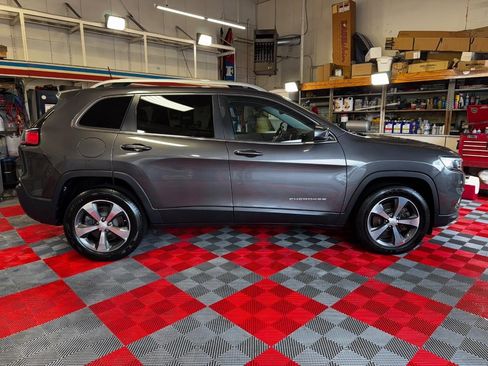 Used 2019 Jeep Cherokee Limited image 8