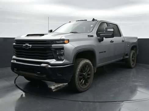 Used 2025 Chevrolet Silverado 2500 Custom w/ Custom Value Package AWD/4WD image 5