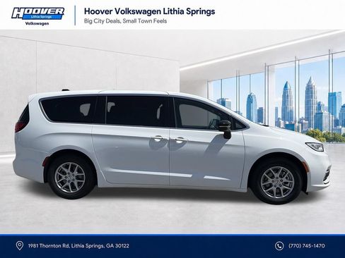 Used 2025 Chrysler Pacifica Select FWD image 26