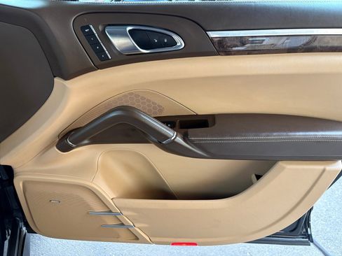 Used 2016 Porsche Cayenne GTS image 40