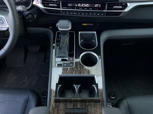 Used 2025 Toyota Sienna Platinum image 20