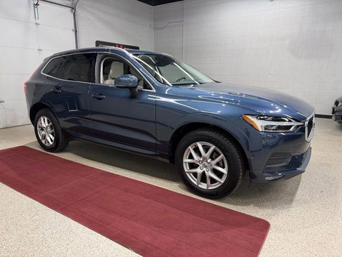 Used 2018 Volvo XC60 T5 Momentum w/ Convenience Package image 9