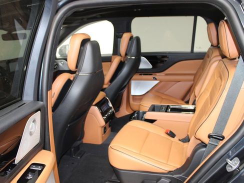 Used 2023 Lincoln Aviator Black Label w/ Dynamic Handling Package image 19