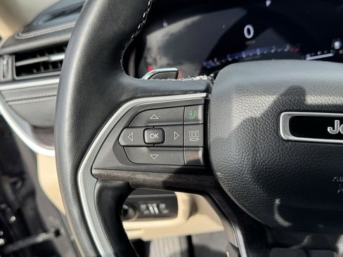 Used 2022 Jeep Grand Cherokee Limited image 30