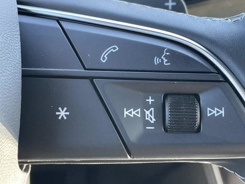 Used 2025 Audi Q8 Prestige w/ Prestige Package image 25