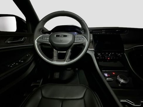 New 2025 Jeep Grand Cherokee L Limited w/ Luxury Tech Group II image 27