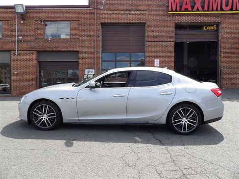 Used 2017 Maserati Ghibli image 2