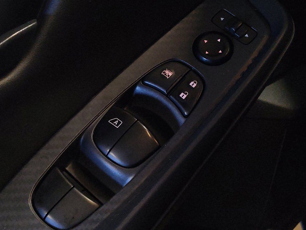 Used 2025 Nissan Sentra S FWD image 27