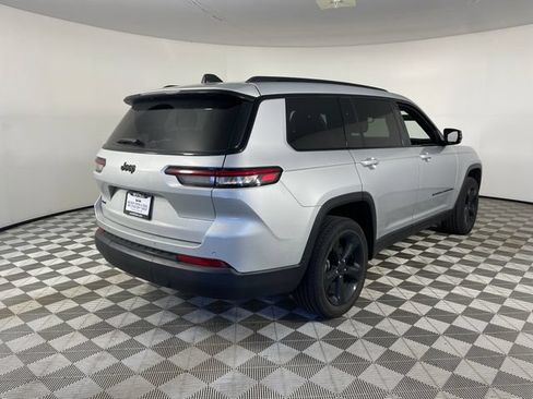 Used 2024 Jeep Grand Cherokee L Altitude AWD/4WD image 15