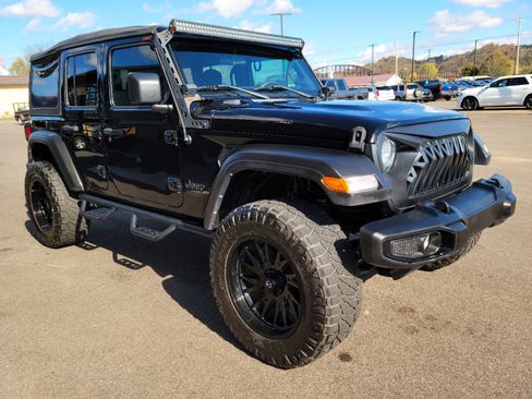 Used 2022 Jeep Wrangler Unlimited Sport image 3