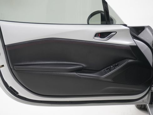 Used 2019 MAZDA MX-5 Miata RF Grand Touring image 15