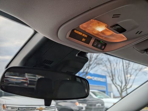 Certified 2025 Chevrolet Trax LT w/ LT Convenience Package image 30