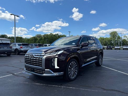 Used 2024 Hyundai Palisade Calligraphy AWD/4WD image 2