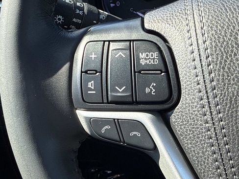 Used 2019 Toyota Highlander XLE AWD/4WD image 22