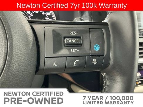Used 2025 Nissan Pathfinder SL AWD/4WD image 34