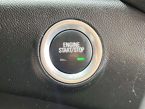 Used 2023 GMC Terrain SLE w/ Driver Convenience Package image 28