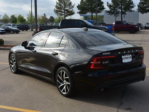 Used 2020 Volvo S60 T6 Momentum AWD/4WD image 9