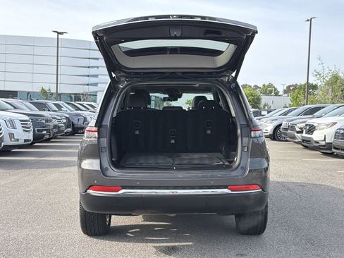 Used 2023 Jeep Grand Cherokee Limited w/ Luxury Tech Group II AWD/4WD image 14
