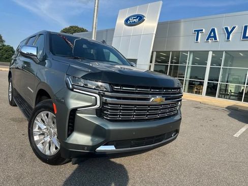 Used 2023 Chevrolet Suburban Premier AWD/4WD image 5
