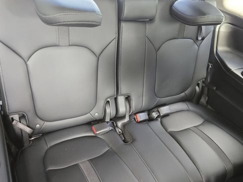 Used 2025 Honda Pilot EX-L image 17