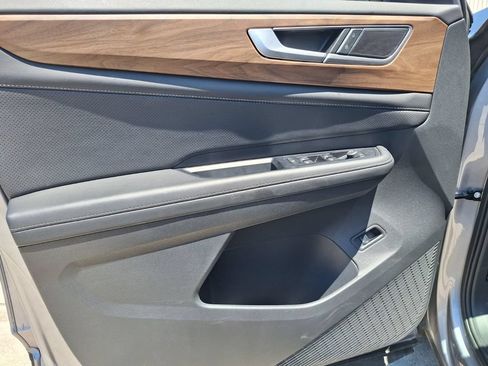 Used 2025 Volkswagen Atlas SE FWD image 30