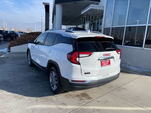Used 2024 GMC Terrain SLT image 5