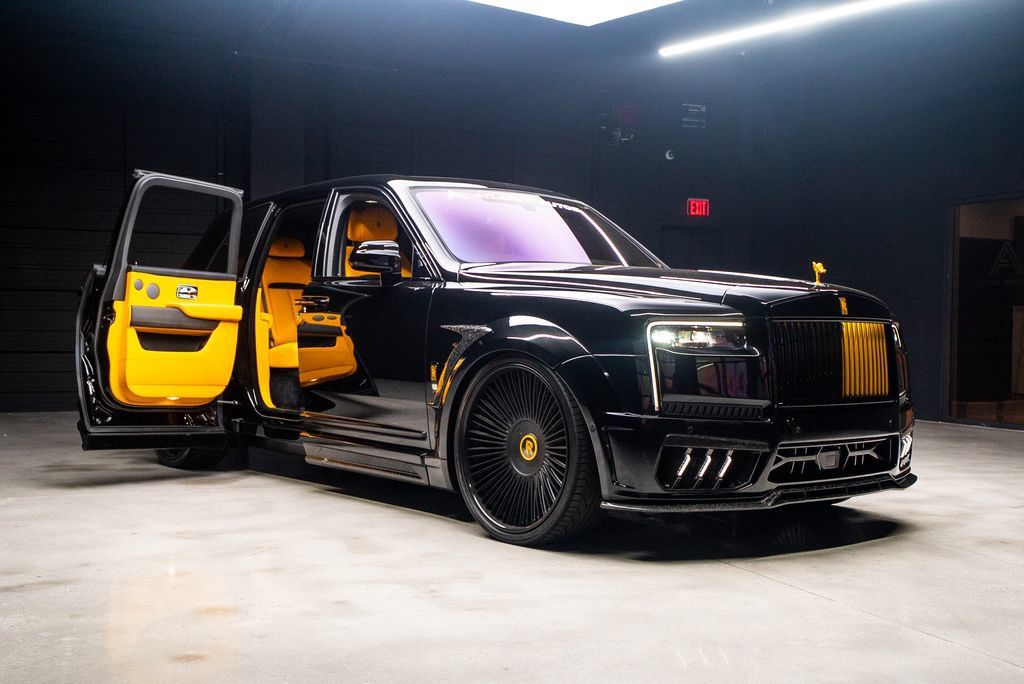 Used 2025 Rolls-Royce Cullinan AWD/4WD image 15