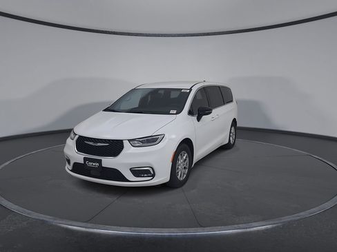 New 2026 Chrysler Pacifica Select image 6