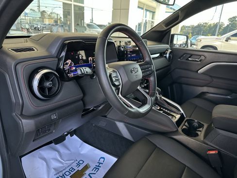 Certified 2025 Chevrolet Colorado Z71 w/ Technology Package AWD/4WD image 10