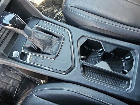 Used 2022 Volkswagen Tiguan SE R-Line image 26