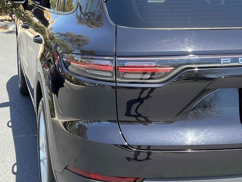 Used 2019 Porsche Cayenne w/ Premium Package AWD/4WD image 61