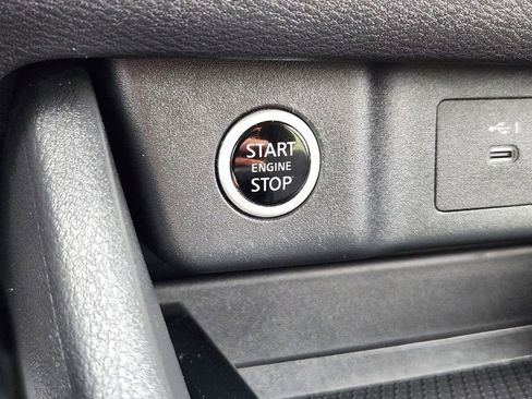 Used 2023 Nissan Rogue SV AWD/4WD image 17