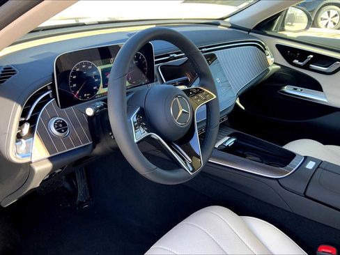 Used 2025 Mercedes-Benz E 350 Sedan image 9