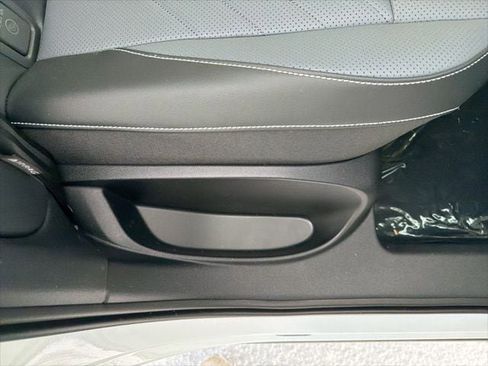 New 2026 Volkswagen Tiguan SE image 40