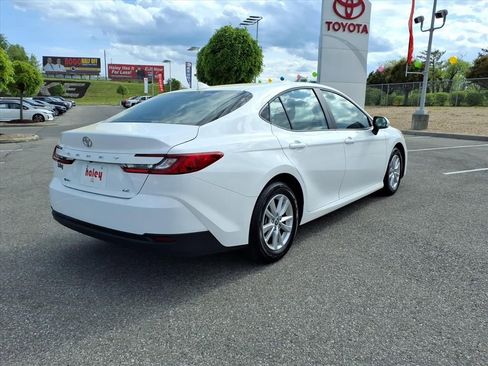 Certified 2025 Toyota Camry LE FWD image 4