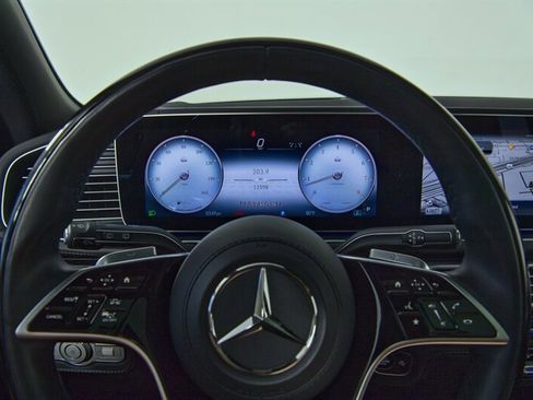 Used 2024 Mercedes-Benz Maybach GLS 600 4MATIC image 21
