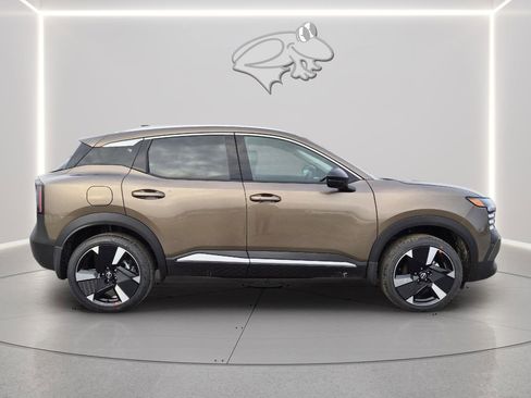 New 2026 Nissan Kicks SR image 4