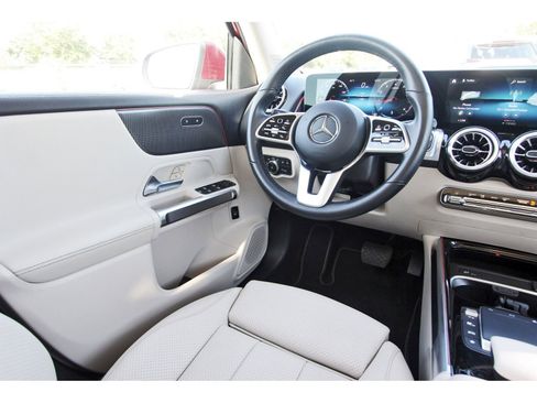 Used 2022 Mercedes-Benz GLB 250 w/ Premium Package Lite image 11