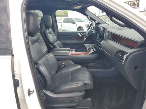 Used 2022 Lincoln Navigator Reserve AWD/4WD image 9
