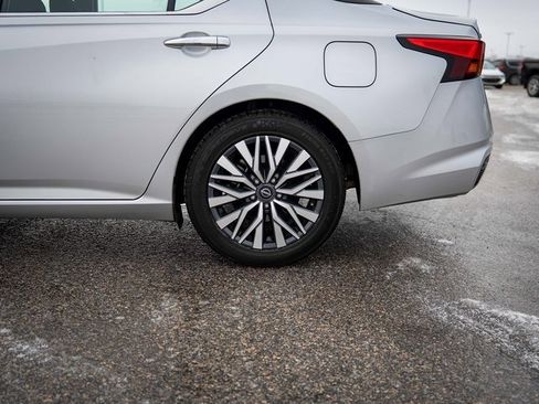 Used 2024 Nissan Altima 2.5 SV image 11