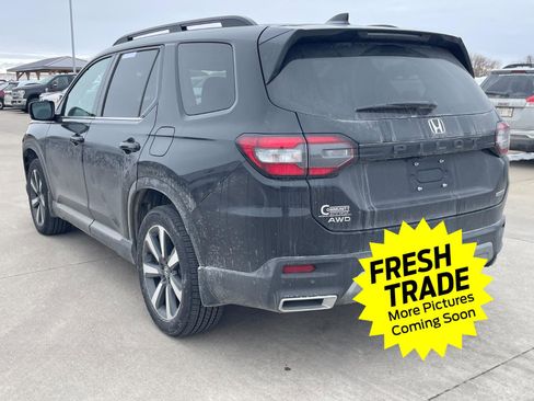Used 2025 Honda Pilot Touring image 5