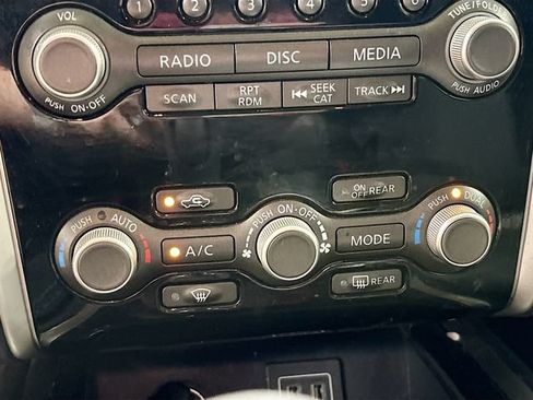Used 2018 Nissan Pathfinder SV AWD/4WD image 15