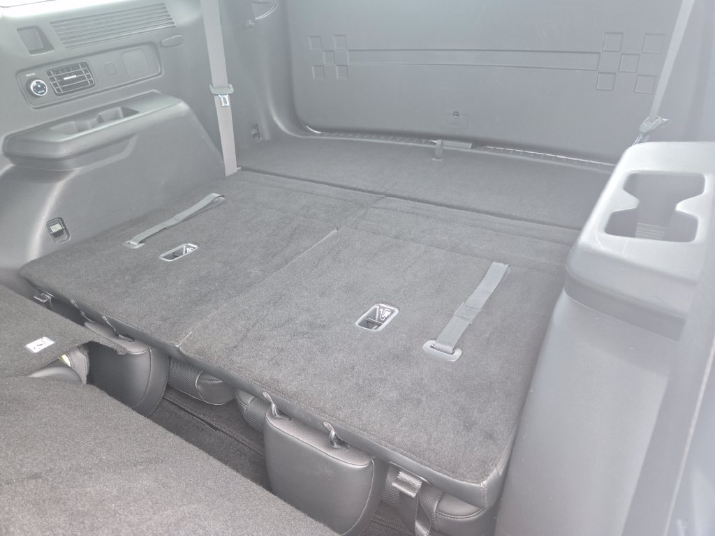 Used 2025 Hyundai Santa Fe SEL FWD image 9