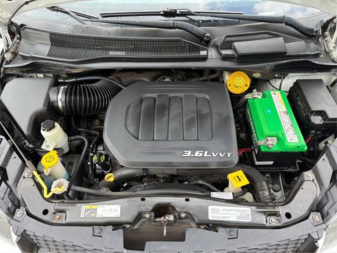 Used 2018 Dodge Grand Caravan SE FWD image 14