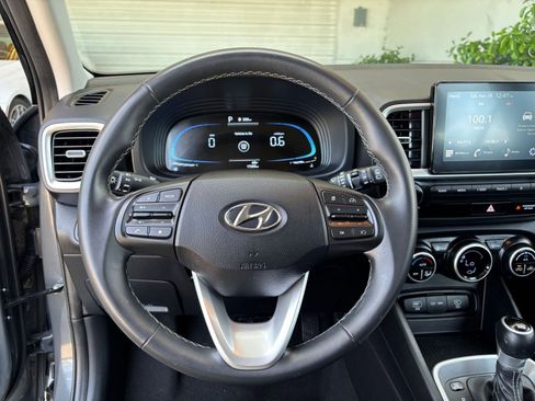 Used 2025 Hyundai Venue SEL FWD image 28