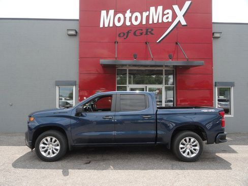 Used 2021 Chevrolet Silverado 1500 Custom w/ LPO, Dark Essentials Package AWD/4WD image 2