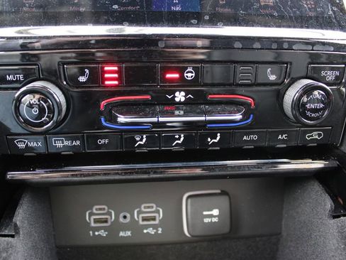 Used 2022 Jeep Grand Cherokee Limited image 19