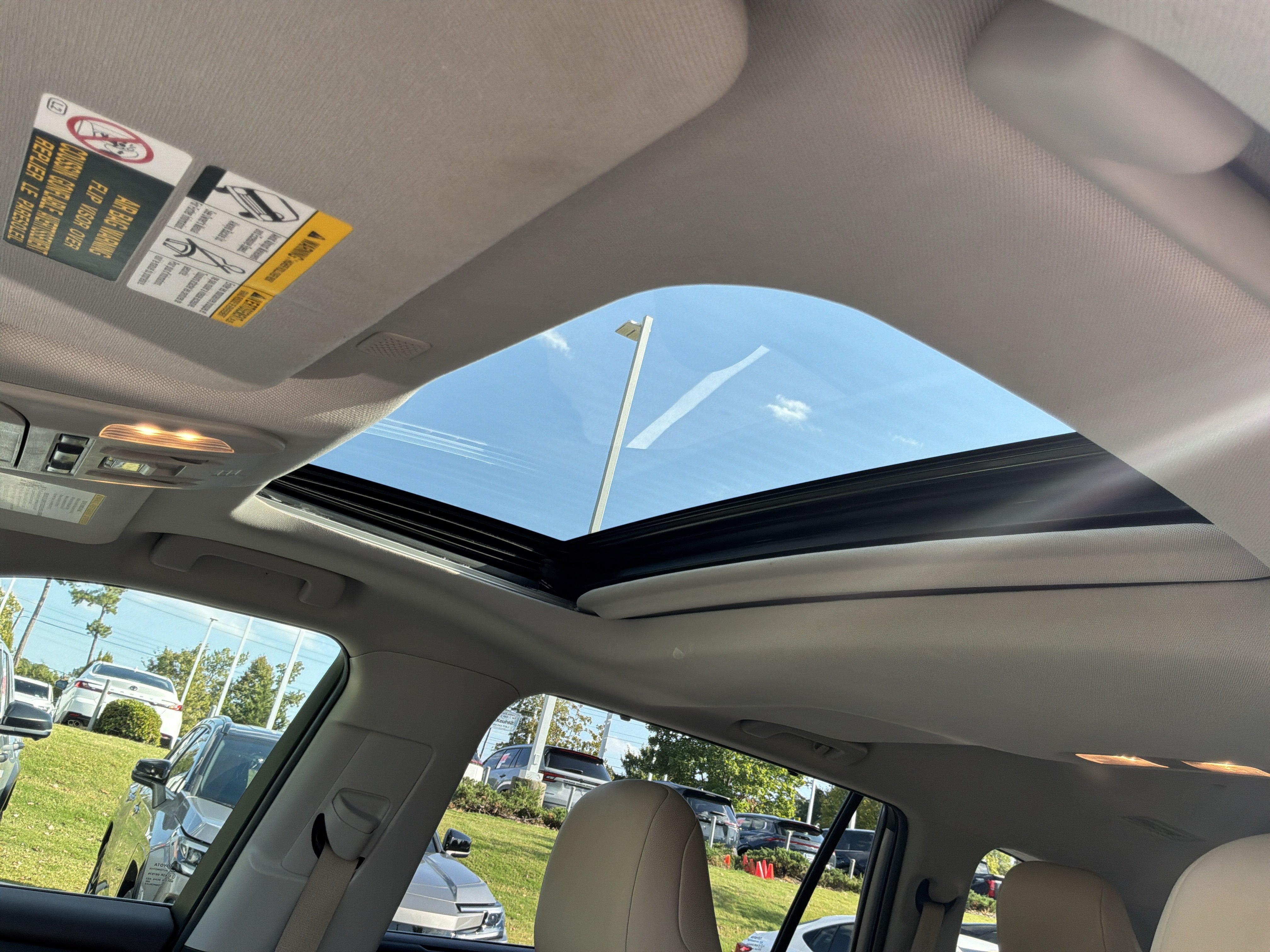 Used 2021 Toyota Highlander XLE FWD image 28
