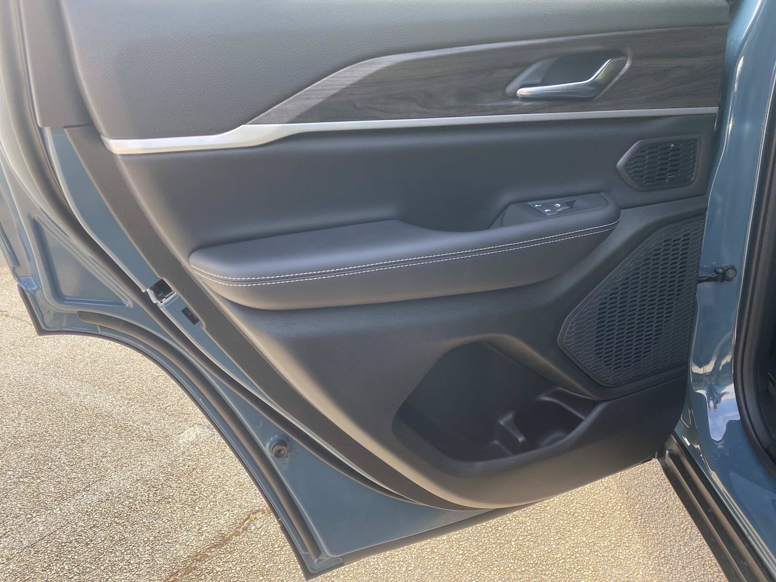 New 2027 Jeep Grand Cherokee Limited AWD/4WD image 9
